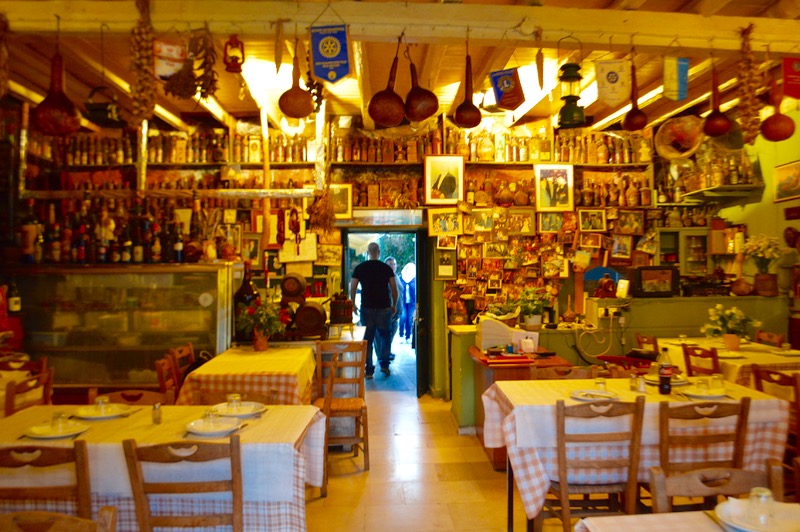 Taverna Tripa satul Kinopiastes Corfu 2